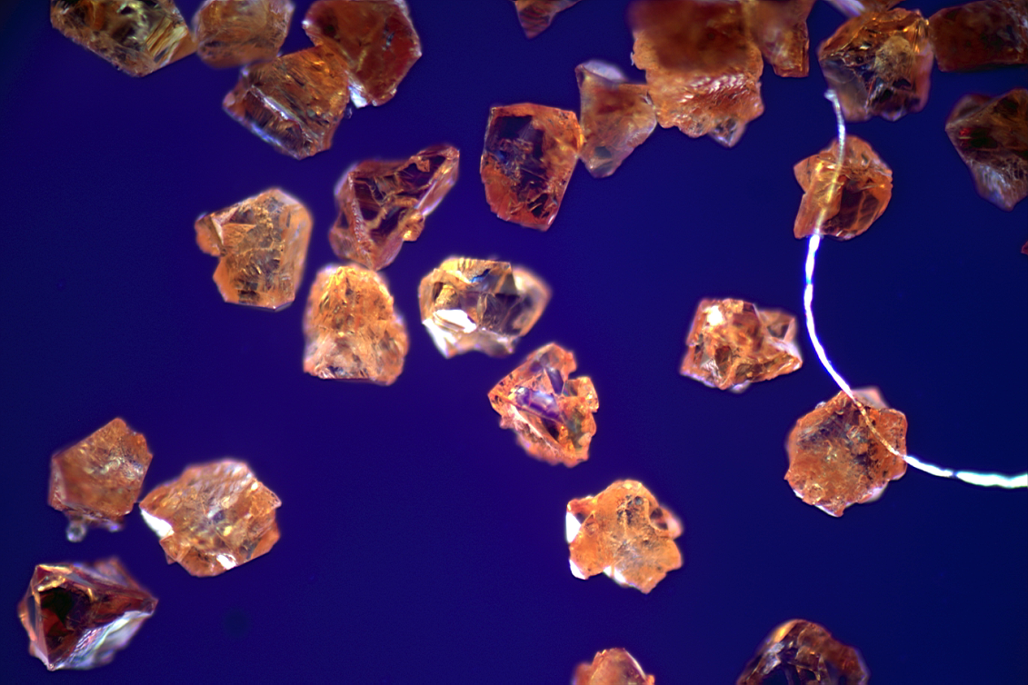 ��΢���µ���ʯ��ĩ